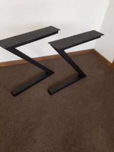 Z-Shaped Metal Dining Table Legs